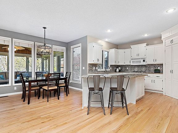 5th image of 14134 Parkhill St