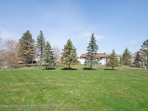 3rd image of 4908 Aspen Dr