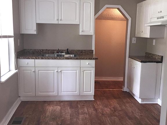 3rd image of 511 ST CLAIR Street