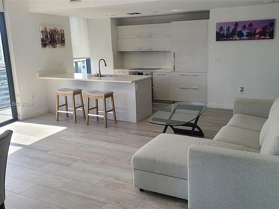 3rd image of 45 SW 9th St APT 1503