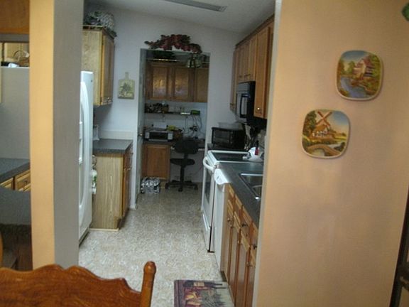 3rd image of 503 Robin Ln