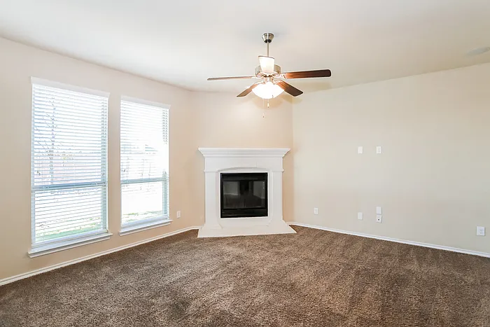 3 bed, 2.0 bath, 1844 sqft, $2,275 — Photo 4
