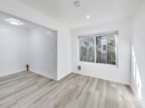 5th image of 17 Devonshire Blvd APT 7