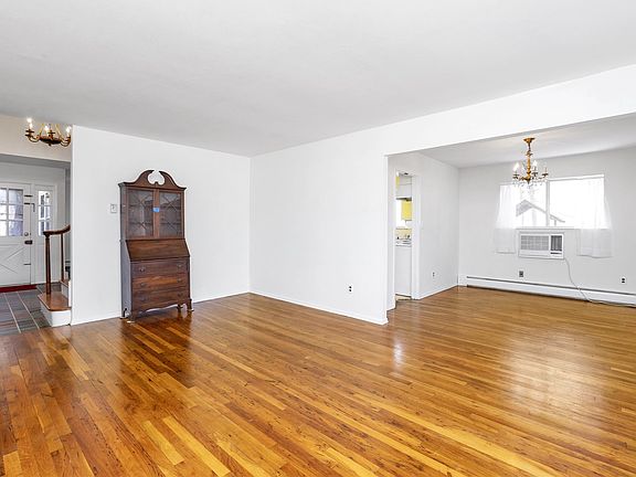 3rd image of 1 Alma Ln