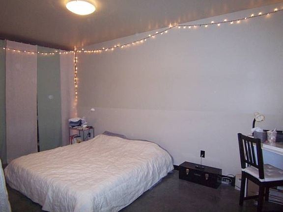 Loft with full bath & clo