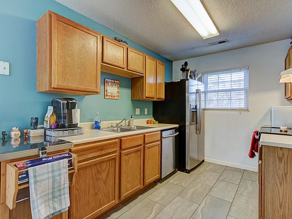 4th image of 718 Shane Dr