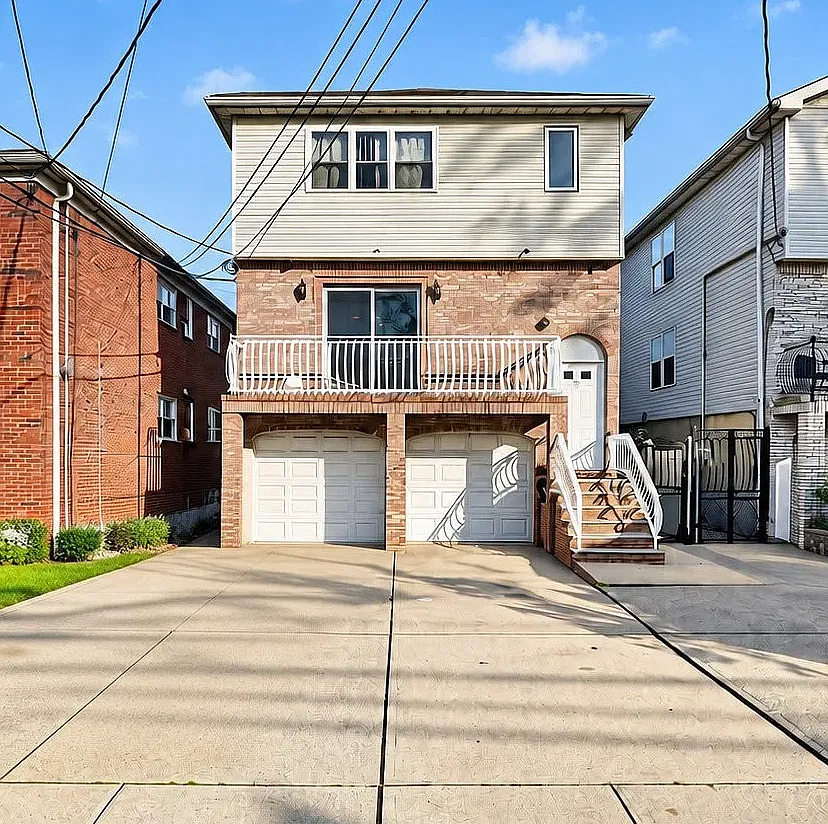 921 Jackson Ave, Unit 1 — Photo 2