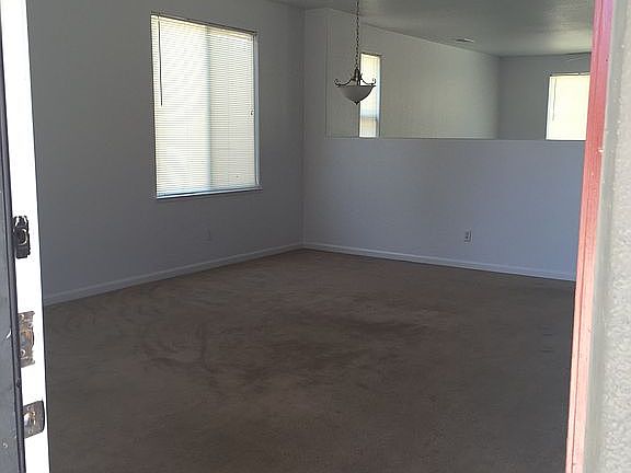 Entrace/Living Room