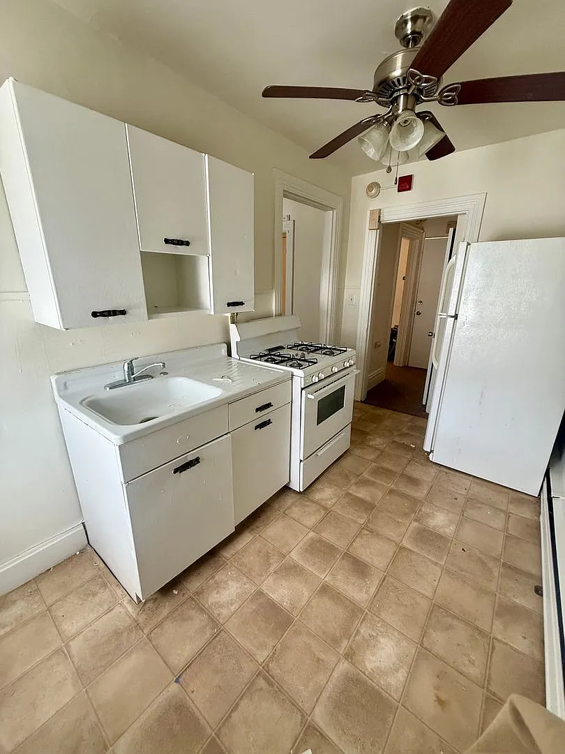 922 Washington Street — Photo 1