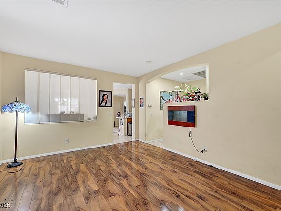 4th image of 9677 Vista Crest Ave