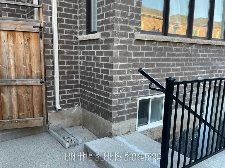 362 N Park Blvd — Photo 18