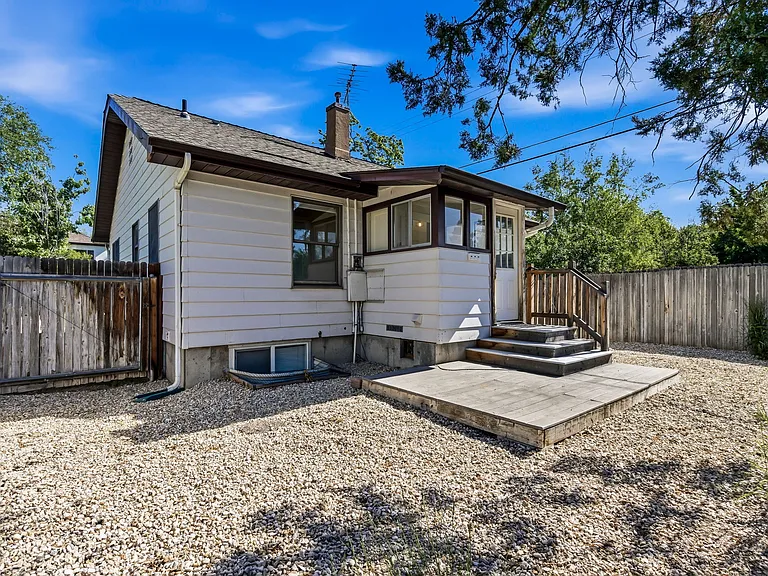 2034 S Broxon St — Photo 41