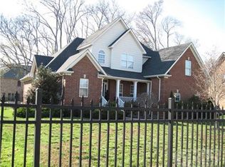 2226 Saint Andrews Dr, Murfreesboro, TN 37128