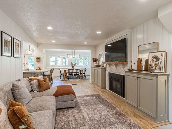 3rd image of 6255 Oakwood Dr