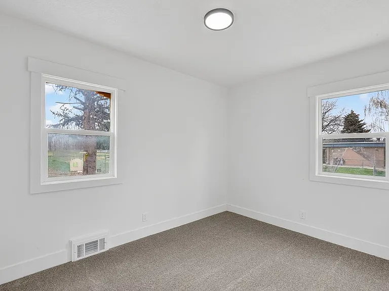 367 McCormack St — Photo 12