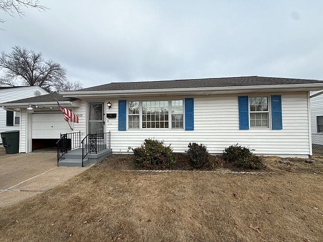 1st image of 1001 Loekes Dr