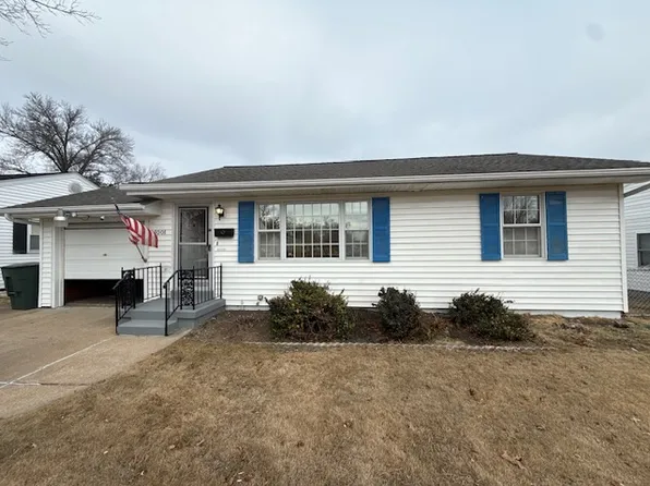 1001 Loekes Dr, Florissant, MO 63031