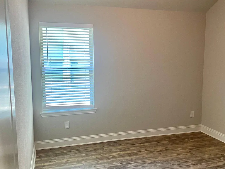 2258 Templin Ave — Photo 9