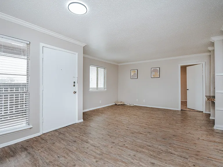 Parkwood Apartments — Photo 37