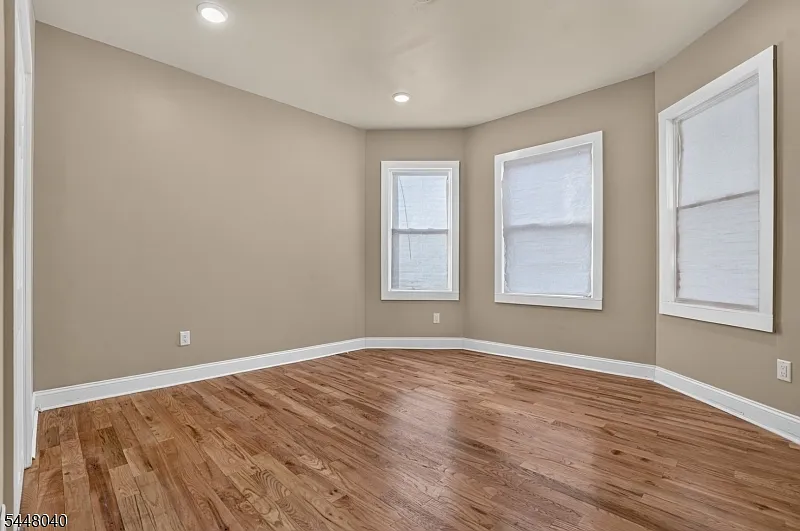 3 bed, 1.0 bath, $2,250 — Photo 2