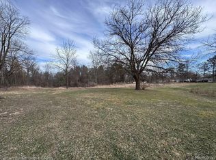 3 Weaver Rd, Milford, MI 48381