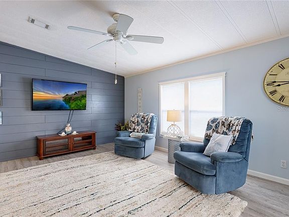 3rd image of 330 Camelot Dr