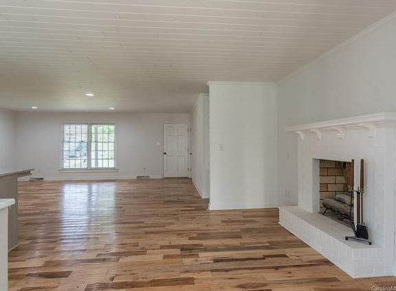 5th image of 410 Chestnut Ln