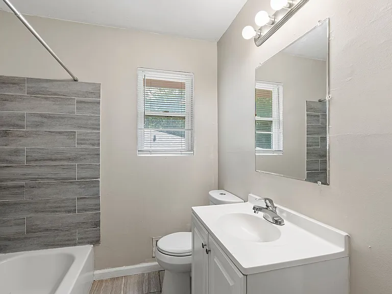 1595 Carlisle St NW — Photo 5