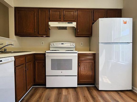 2nd image of 9418 Scarlet Oak Dr