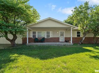 1 Pellinor Dr, Rochester, IL 62563