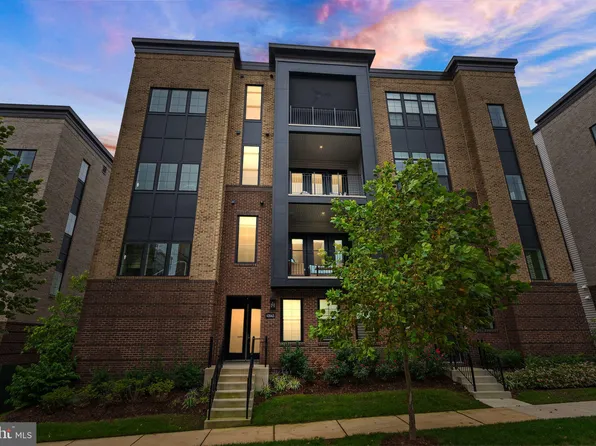 43443 Croson Ln #300, Ashburn, VA 20148