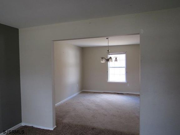4th image of 307 S Zenia Ave