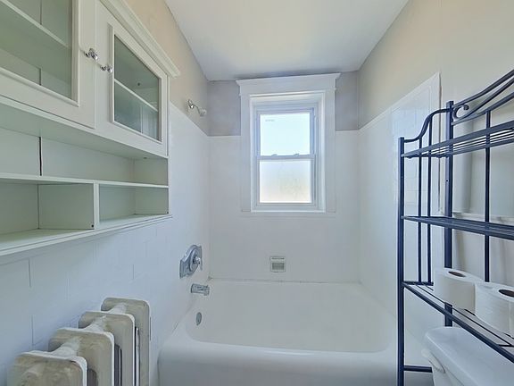 2nd image of 6326 Oakland Ave APT 1E