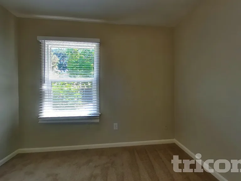 463 Park Ave — Photo 10