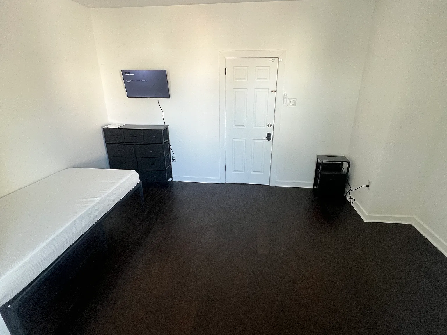 3 bed, 960 sqft, $550 — Photo 2