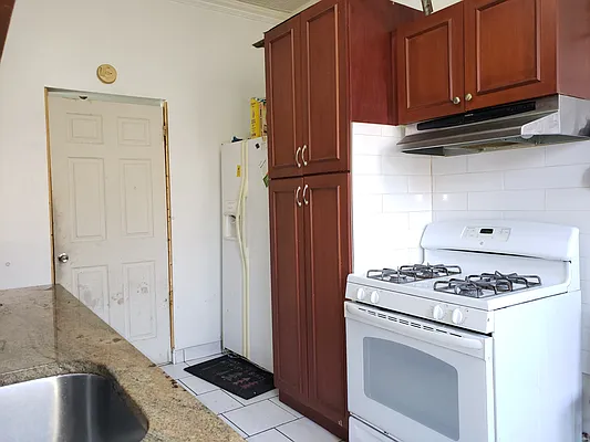 Rented by Signature Property Realty | media 35