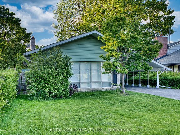3rd image of 10 Kennebec Cres