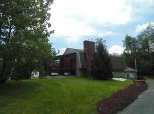 520 Skyline Trl, Chester, MA 01011