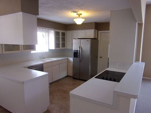 5th image of 4022 Levonshire Dr