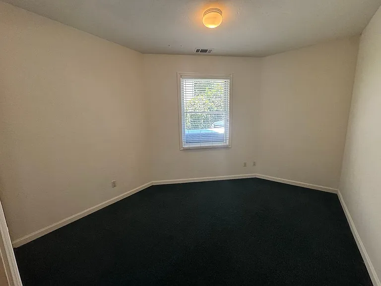 2527 Piedmont Ave #C — Photo 12
