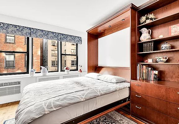 4th image of 220 E 54th St APT 4M