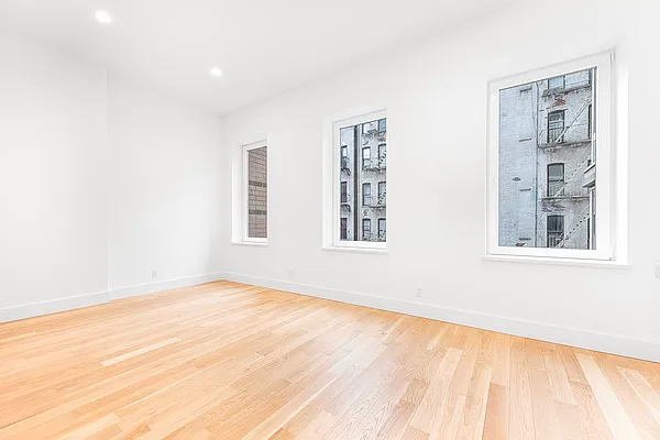 Rented by REAL New York | media 52