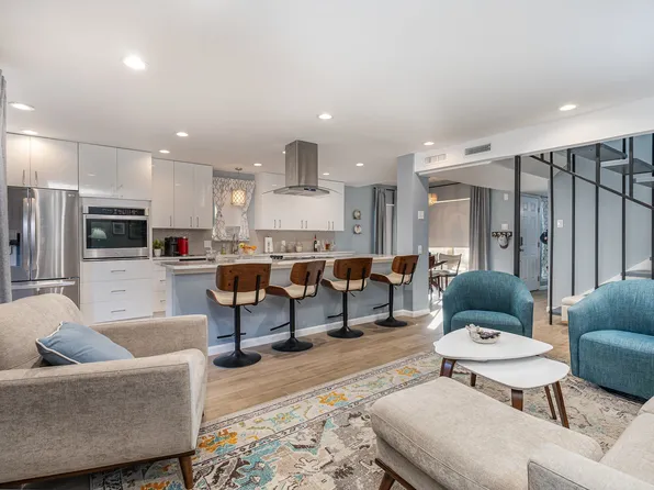 2216 Salem Dr, Carrollton, TX 75006