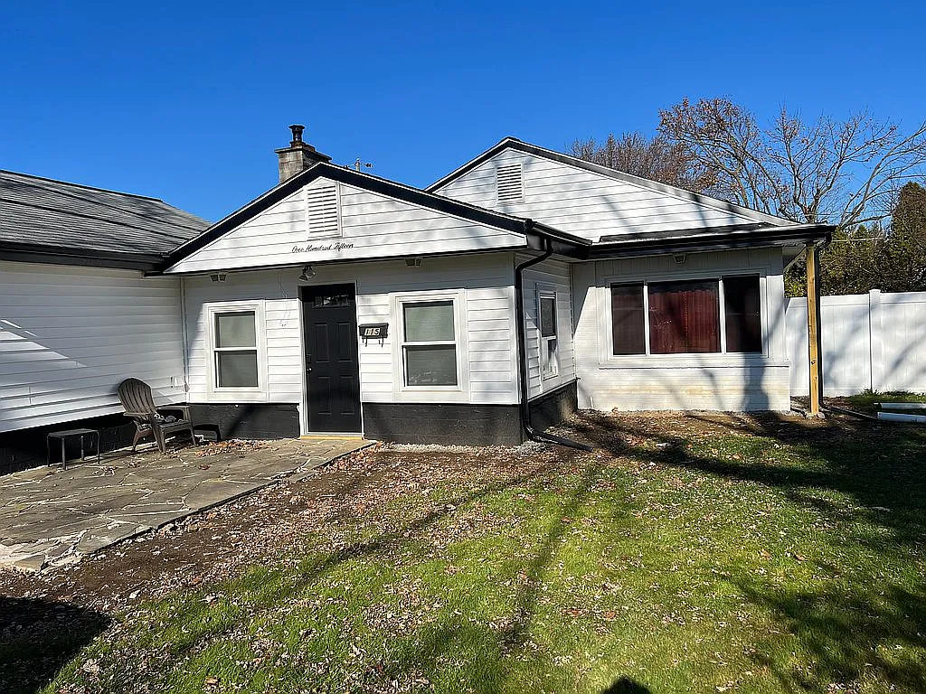 115 Stanley Ave photo 1