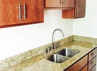700 E Henry Clay St APT 09, Whitefish Bay, WI 53217