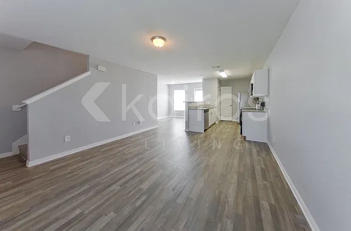 4 bed, 3.0 bath, 1811 sqft, $1,925 — Photo 3