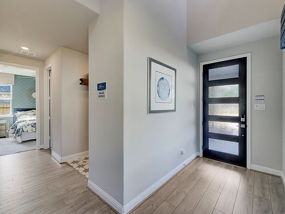 Plan 3079 foyer - staged