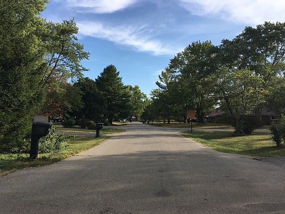 4th image of 940 Grove Hill Dr