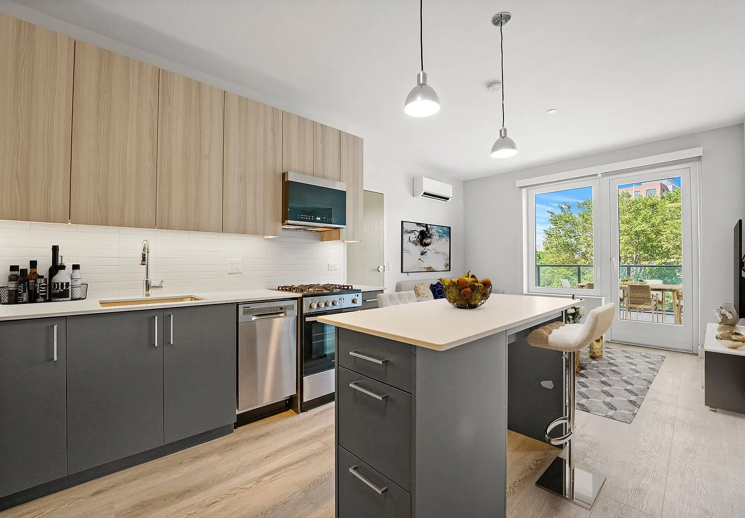 2 bed, 2.0 bath, 884 sqft, $3,750 — Photo 1