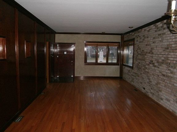 3rd image of 6127 N Newburg Ave